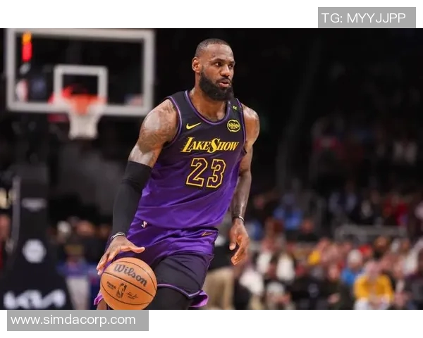 湖人詹姆斯12助攻转型新战术核心，三巨头兼容问题迎刃而解